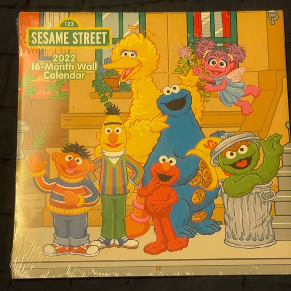 New 2022 Sesame Street Wall Calendar - Picture 1 of 3